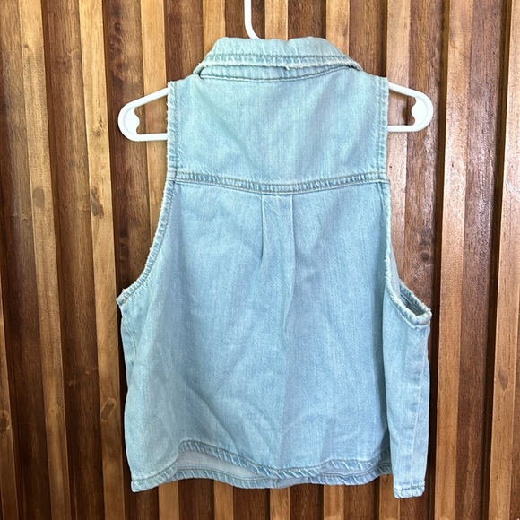 Zara 11-12 chambray Buttoned Front Vest. - Picture 2 of 7